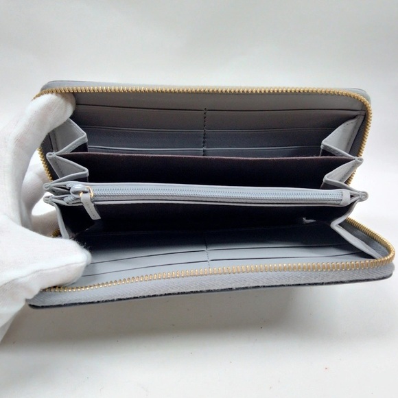 Gucci Light Gray Leather Zip Around Wallet - Picture 4 of 9